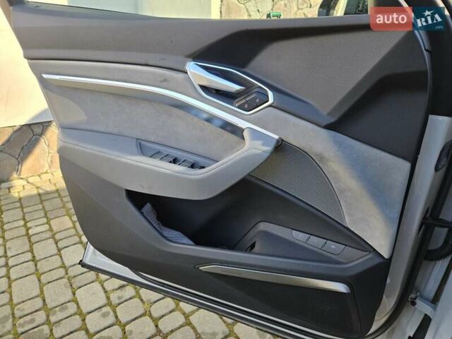 Желтый Ауди E-Tron, объемом двигателя 0 л и пробегом 49 тыс. км за 41500 $, фото 12 на Automoto.ua