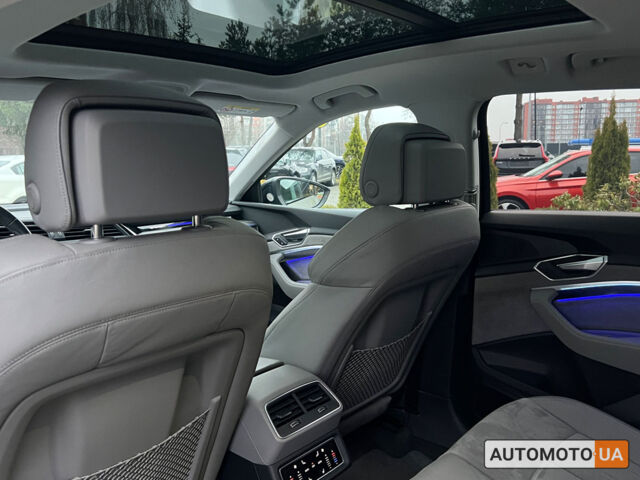 Желтый Ауди E-Tron, объемом двигателя 95 л и пробегом 58 тыс. км за 37300 $, фото 18 на Automoto.ua