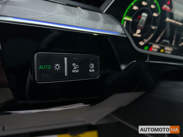 Желтый Ауди E-Tron, объемом двигателя 95 л и пробегом 58 тыс. км за 37300 $, фото 28 на Automoto.ua