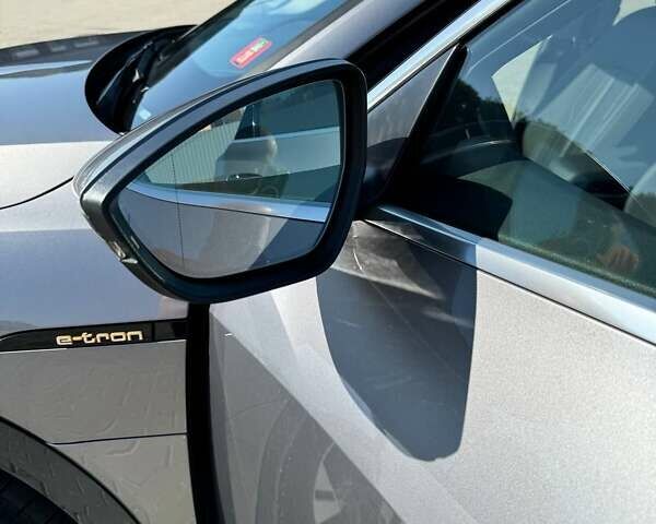 Серый Ауди E-Tron, объемом двигателя 0 л и пробегом 141 тыс. км за 27900 $, фото 7 на Automoto.ua