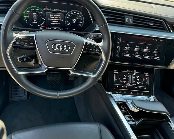 Серый Ауди E-Tron, объемом двигателя 0 л и пробегом 141 тыс. км за 27900 $, фото 74 на Automoto.ua