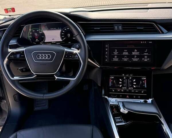 Серый Ауди E-Tron, объемом двигателя 0 л и пробегом 141 тыс. км за 27900 $, фото 38 на Automoto.ua