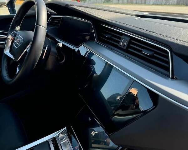 Серый Ауди E-Tron, объемом двигателя 0 л и пробегом 141 тыс. км за 27900 $, фото 36 на Automoto.ua