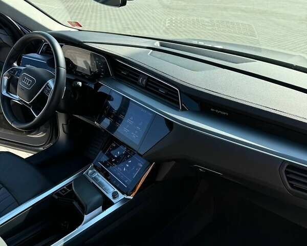 Серый Ауди E-Tron, объемом двигателя 0 л и пробегом 141 тыс. км за 27900 $, фото 66 на Automoto.ua