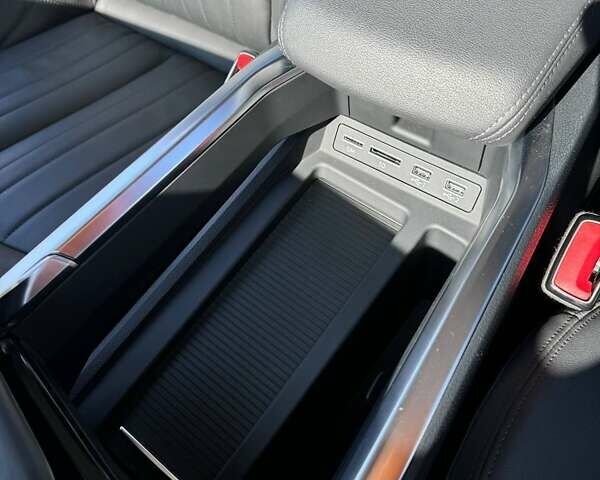 Серый Ауди E-Tron, объемом двигателя 0 л и пробегом 141 тыс. км за 27900 $, фото 41 на Automoto.ua