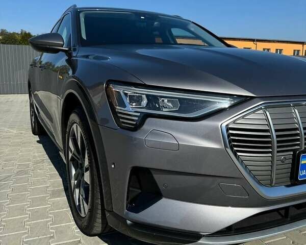 Серый Ауди E-Tron, объемом двигателя 0 л и пробегом 141 тыс. км за 27900 $, фото 21 на Automoto.ua