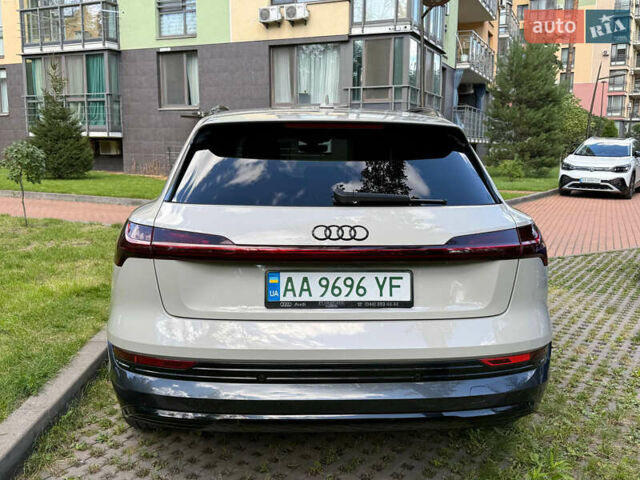 Серый Ауди E-Tron, объемом двигателя 0 л и пробегом 90 тыс. км за 42500 $, фото 4 на Automoto.ua