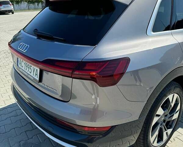 Серый Ауди E-Tron, объемом двигателя 0 л и пробегом 141 тыс. км за 27900 $, фото 16 на Automoto.ua