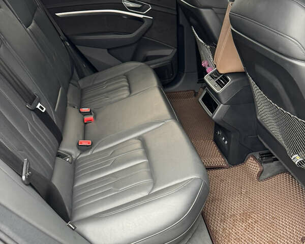 Серый Ауди E-Tron, объемом двигателя 0 л и пробегом 75 тыс. км за 36000 $, фото 2 на Automoto.ua
