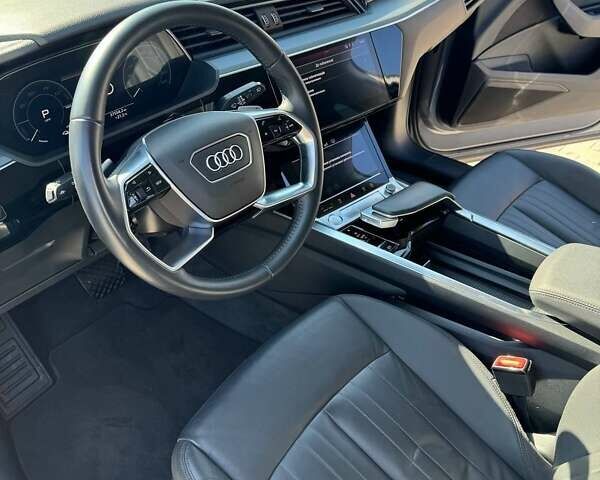 Серый Ауди E-Tron, объемом двигателя 0 л и пробегом 141 тыс. км за 27900 $, фото 72 на Automoto.ua