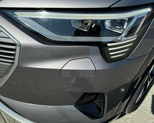 Серый Ауди E-Tron, объемом двигателя 0 л и пробегом 141 тыс. км за 27900 $, фото 58 на Automoto.ua