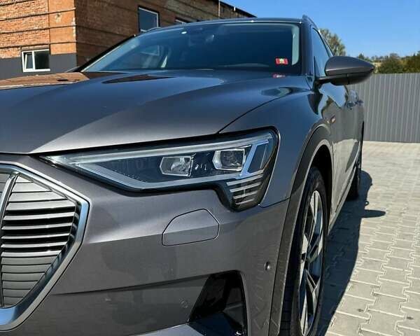 Серый Ауди E-Tron, объемом двигателя 0 л и пробегом 141 тыс. км за 27900 $, фото 22 на Automoto.ua