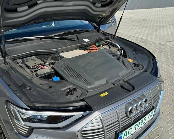 Серый Ауди E-Tron, объемом двигателя 0 л и пробегом 141 тыс. км за 27900 $, фото 12 на Automoto.ua