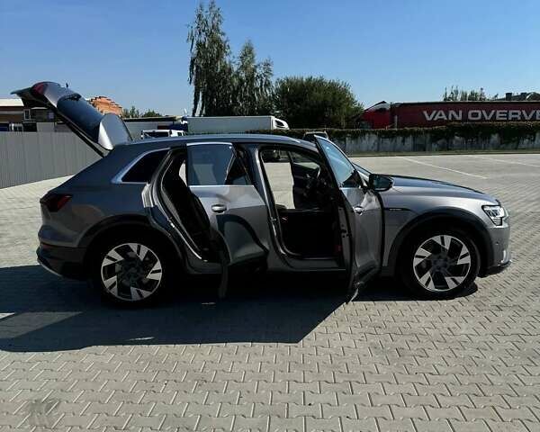 Серый Ауди E-Tron, объемом двигателя 0 л и пробегом 141 тыс. км за 27900 $, фото 3 на Automoto.ua