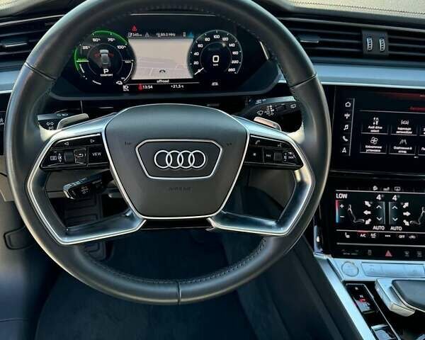 Серый Ауди E-Tron, объемом двигателя 0 л и пробегом 141 тыс. км за 27900 $, фото 73 на Automoto.ua