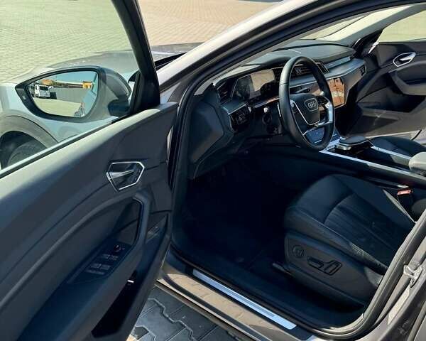 Серый Ауди E-Tron, объемом двигателя 0 л и пробегом 141 тыс. км за 27900 $, фото 75 на Automoto.ua