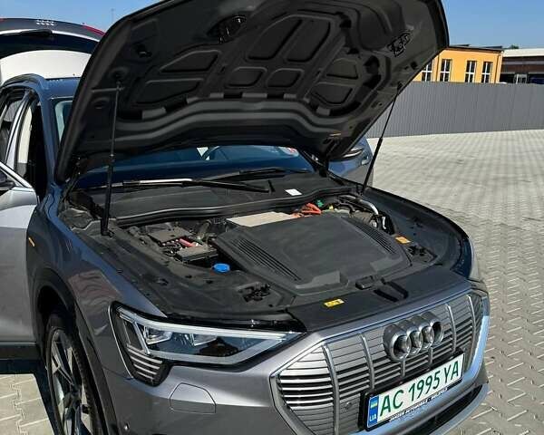 Серый Ауди E-Tron, объемом двигателя 0 л и пробегом 141 тыс. км за 27900 $, фото 13 на Automoto.ua