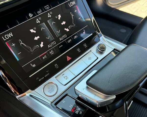 Серый Ауди E-Tron, объемом двигателя 0 л и пробегом 141 тыс. км за 27900 $, фото 42 на Automoto.ua