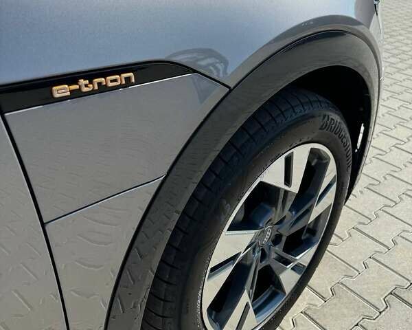Серый Ауди E-Tron, объемом двигателя 0 л и пробегом 141 тыс. км за 27900 $, фото 18 на Automoto.ua