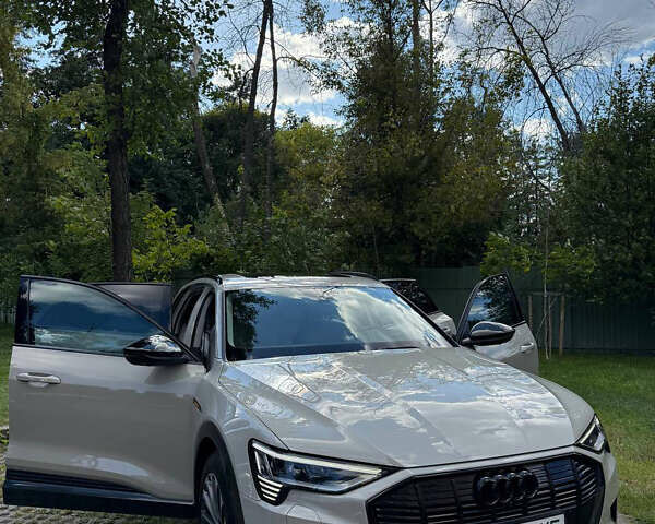 Серый Ауди E-Tron, объемом двигателя 0 л и пробегом 90 тыс. км за 42500 $, фото 6 на Automoto.ua