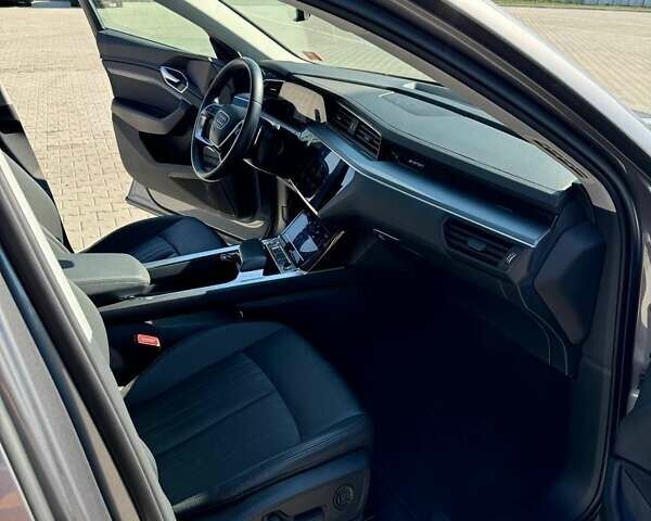 Серый Ауди E-Tron, объемом двигателя 0 л и пробегом 141 тыс. км за 27900 $, фото 67 на Automoto.ua