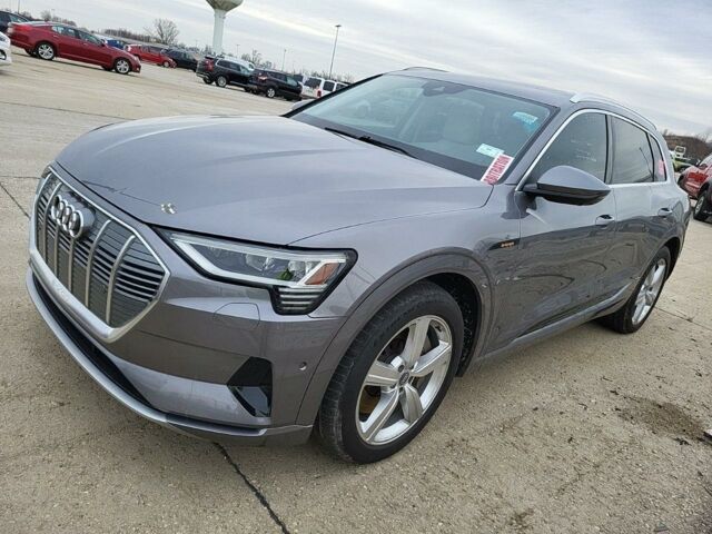 Серый Ауди E-Tron, объемом двигателя 0 л и пробегом 106 тыс. км за 24900 $, фото 1 на Automoto.ua