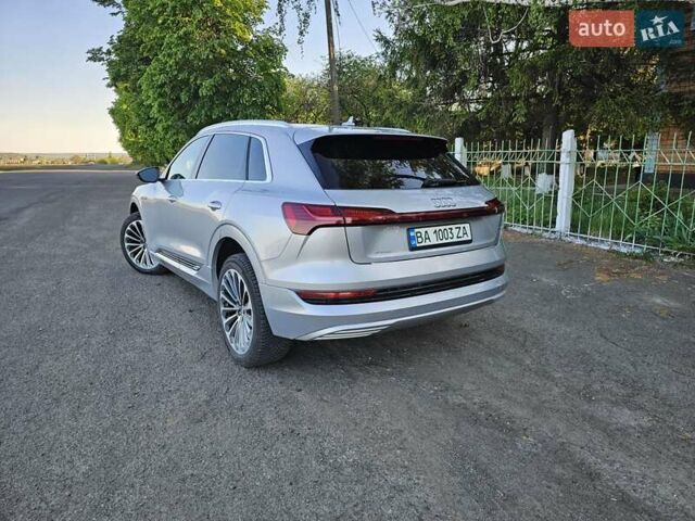 Серый Ауди E-Tron, объемом двигателя 0 л и пробегом 121 тыс. км за 27700 $, фото 5 на Automoto.ua