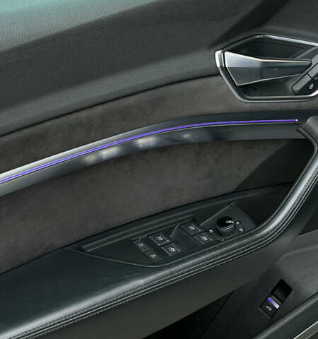 Сірий Ауді E-Tron, об'ємом двигуна 0 л та пробігом 75 тис. км за 34300 $, фото 31 на Automoto.ua