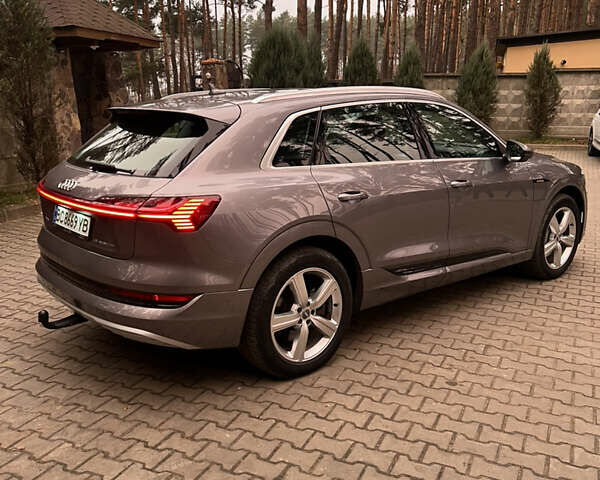 Серый Ауди E-Tron, объемом двигателя 0 л и пробегом 86 тыс. км за 31000 $, фото 29 на Automoto.ua