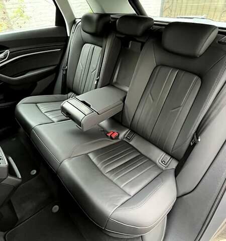 Серый Ауди E-Tron, объемом двигателя 0 л и пробегом 122 тыс. км за 27500 $, фото 22 на Automoto.ua