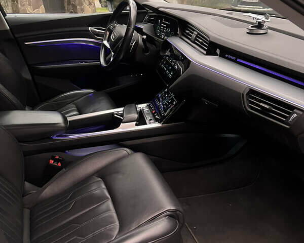 Серый Ауди E-Tron, объемом двигателя 0 л и пробегом 86 тыс. км за 31000 $, фото 8 на Automoto.ua