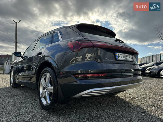 Серый Ауди E-Tron, объемом двигателя 0 л и пробегом 162 тыс. км за 20850 $, фото 46 на Automoto.ua