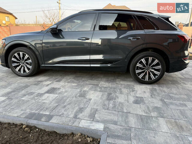 Серый Ауди E-Tron, объемом двигателя 0 л и пробегом 103 тыс. км за 31500 $, фото 2 на Automoto.ua