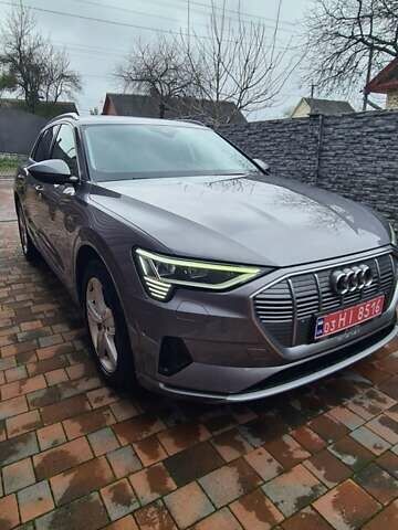 Серый Ауди E-Tron, объемом двигателя 0 л и пробегом 146 тыс. км за 21000 $, фото 4 на Automoto.ua