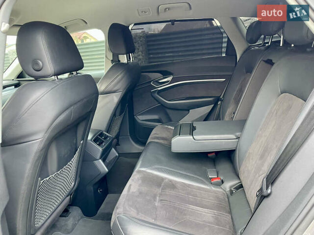 Серый Ауди E-Tron, объемом двигателя 0 л и пробегом 160 тыс. км за 23300 $, фото 12 на Automoto.ua