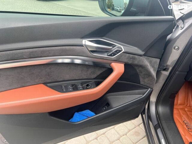 Серый Ауди E-Tron, объемом двигателя 0 л и пробегом 118 тыс. км за 31950 $, фото 20 на Automoto.ua