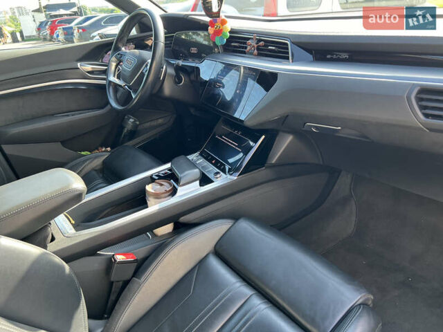 Серый Ауди E-Tron, объемом двигателя 0 л и пробегом 100 тыс. км за 35000 $, фото 2 на Automoto.ua