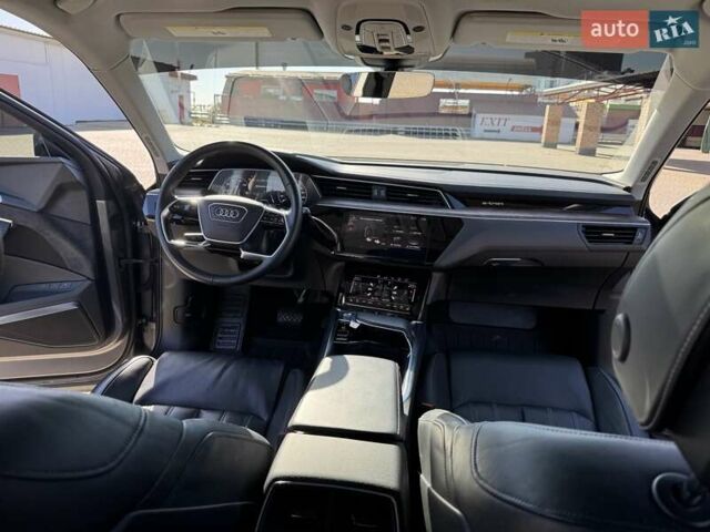 Серый Ауди E-Tron, объемом двигателя 0 л и пробегом 68 тыс. км за 31500 $, фото 10 на Automoto.ua