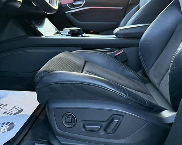 Серый Ауди E-Tron, объемом двигателя 0 л и пробегом 155 тыс. км за 27750 $, фото 25 на Automoto.ua