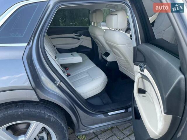 Сірий Ауді E-Tron, об'ємом двигуна 0 л та пробігом 160 тис. км за 27000 $, фото 7 на Automoto.ua