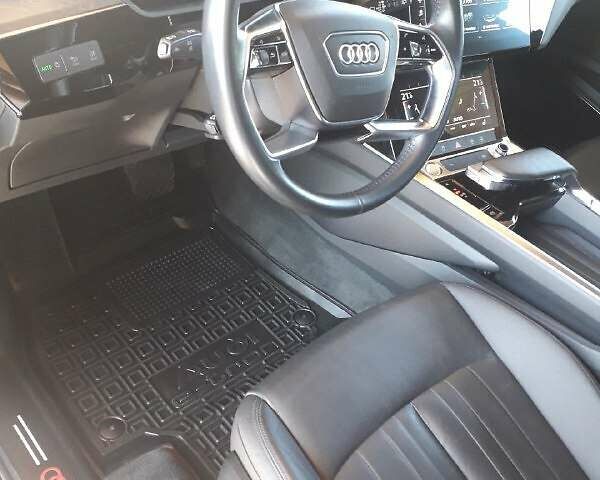 Серый Ауди E-Tron, объемом двигателя 0 л и пробегом 96 тыс. км за 38862 $, фото 7 на Automoto.ua