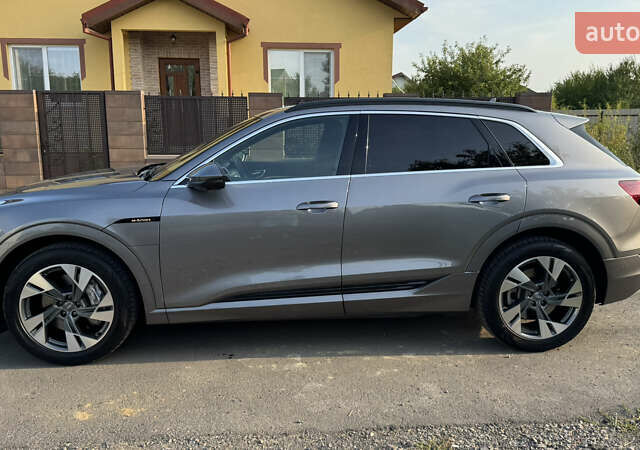 Серый Ауди E-Tron, объемом двигателя 0 л и пробегом 60 тыс. км за 32500 $, фото 2 на Automoto.ua