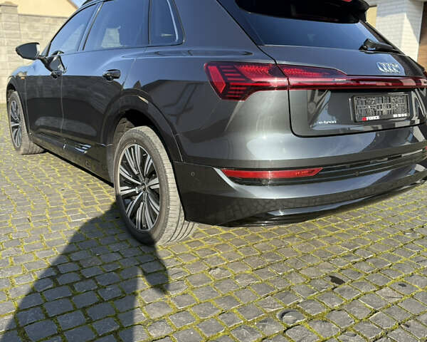 Серый Ауди E-Tron, объемом двигателя 0 л и пробегом 104 тыс. км за 31499 $, фото 16 на Automoto.ua