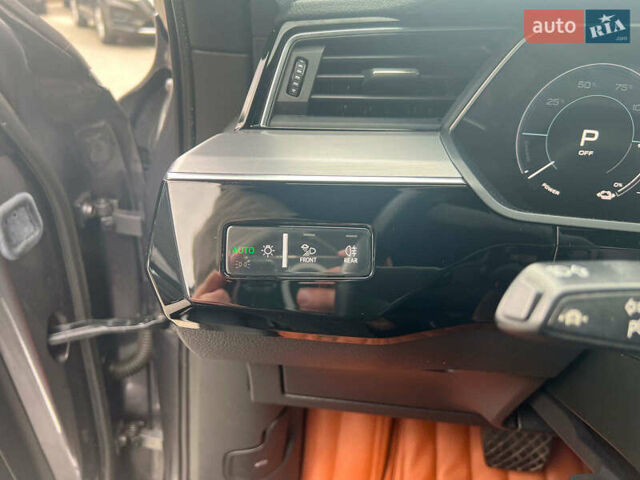 Серый Ауди E-Tron, объемом двигателя 0 л и пробегом 118 тыс. км за 31950 $, фото 23 на Automoto.ua