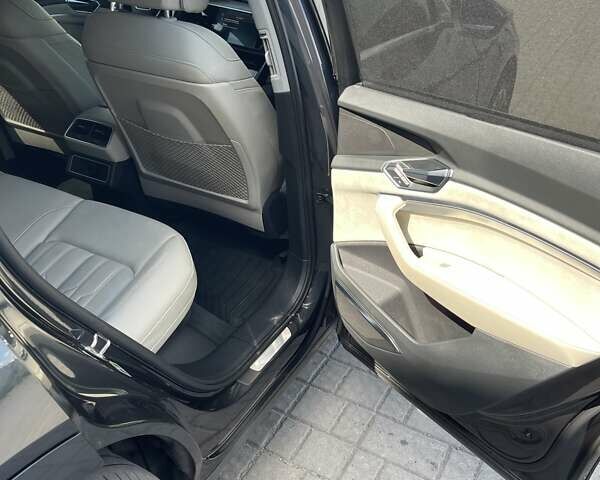 Серый Ауди E-Tron, объемом двигателя 0 л и пробегом 142 тыс. км за 27500 $, фото 12 на Automoto.ua