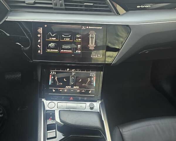 Сірий Ауді E-Tron, об'ємом двигуна 0 л та пробігом 128 тис. км за 24900 $, фото 10 на Automoto.ua