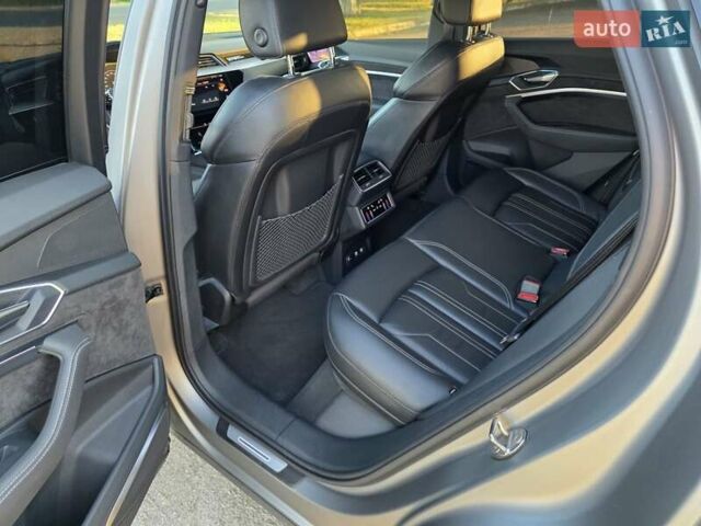 Серый Ауди E-Tron, объемом двигателя 0 л и пробегом 172 тыс. км за 30999 $, фото 16 на Automoto.ua