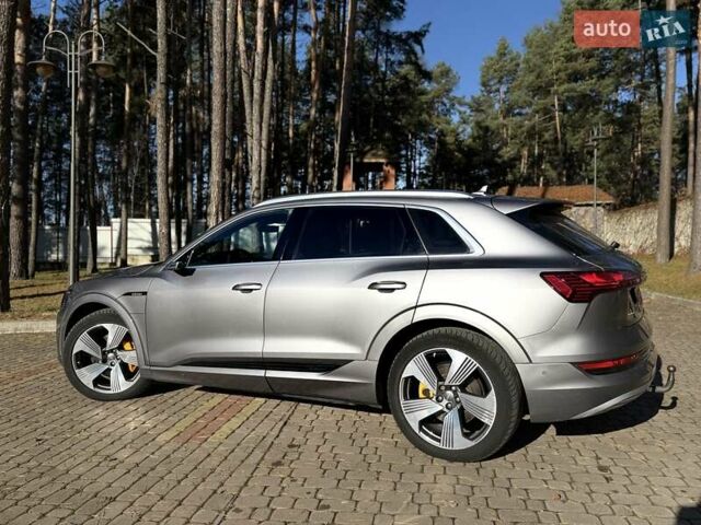 Серый Ауди E-Tron, объемом двигателя 0 л и пробегом 83 тыс. км за 32700 $, фото 5 на Automoto.ua
