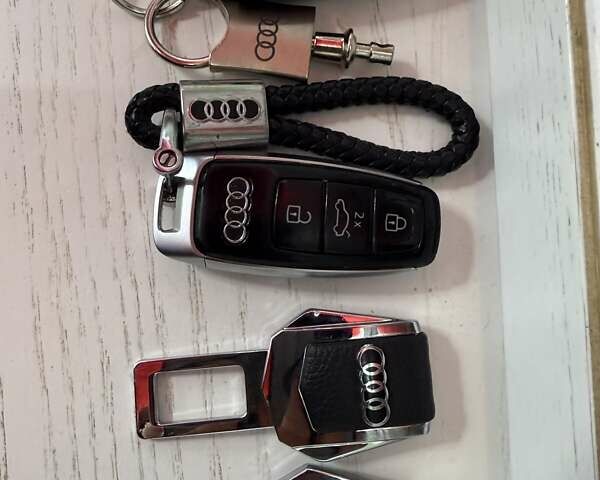 Серый Ауди E-Tron, объемом двигателя 0 л и пробегом 83 тыс. км за 32700 $, фото 39 на Automoto.ua