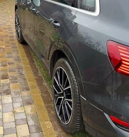 Серый Ауди E-Tron, объемом двигателя 0 л и пробегом 103 тыс. км за 28000 $, фото 3 на Automoto.ua